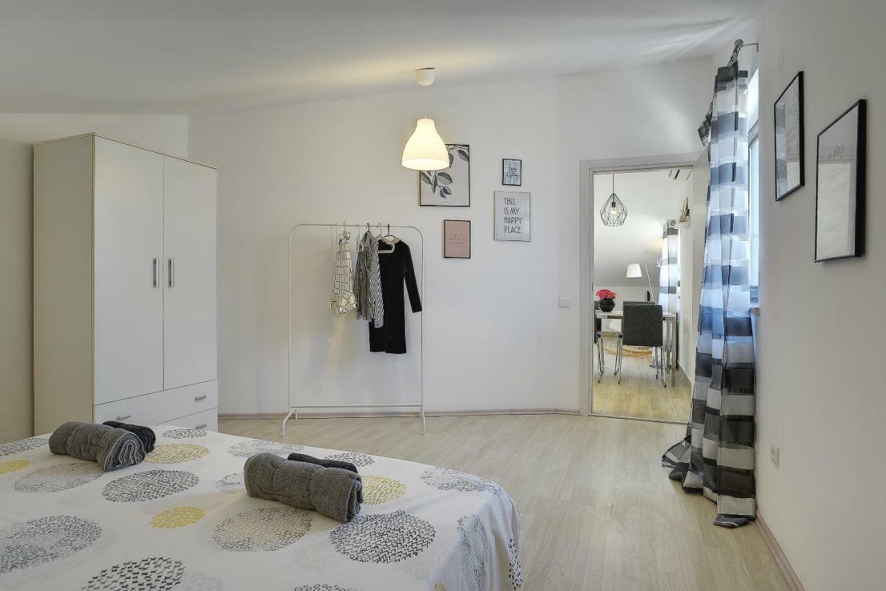 Apartment Niko Pula Exterior photo